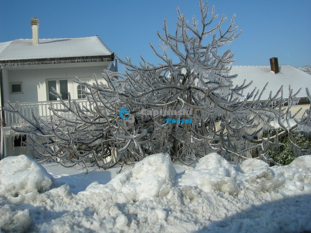 FOTO | Neum i zaleđe 2012: Okovani snijegom i ledom, bez struje, signala i hrane
