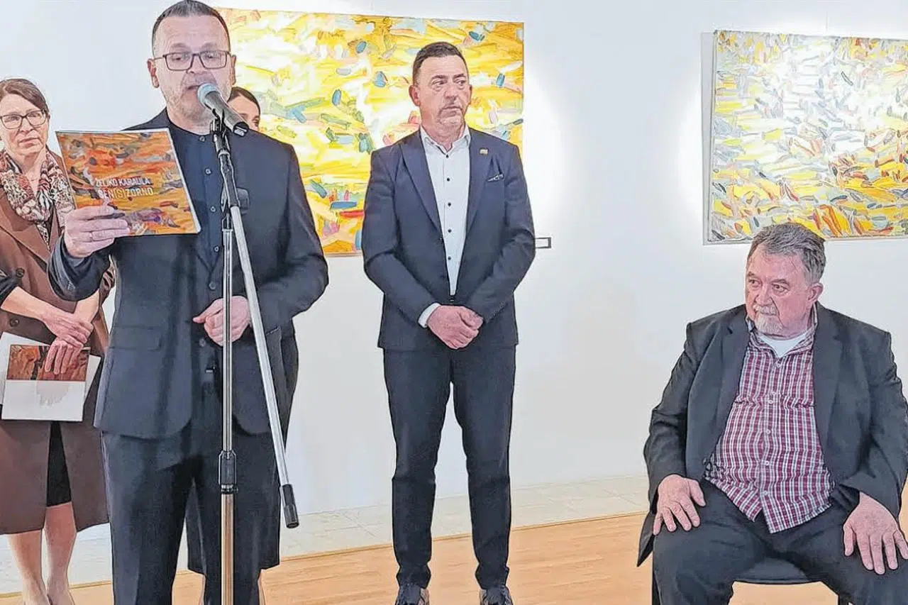 Poruka Karaulinog slikarstva je da se uvijek možemo odnositi prema životu iz vedrije perspektive.