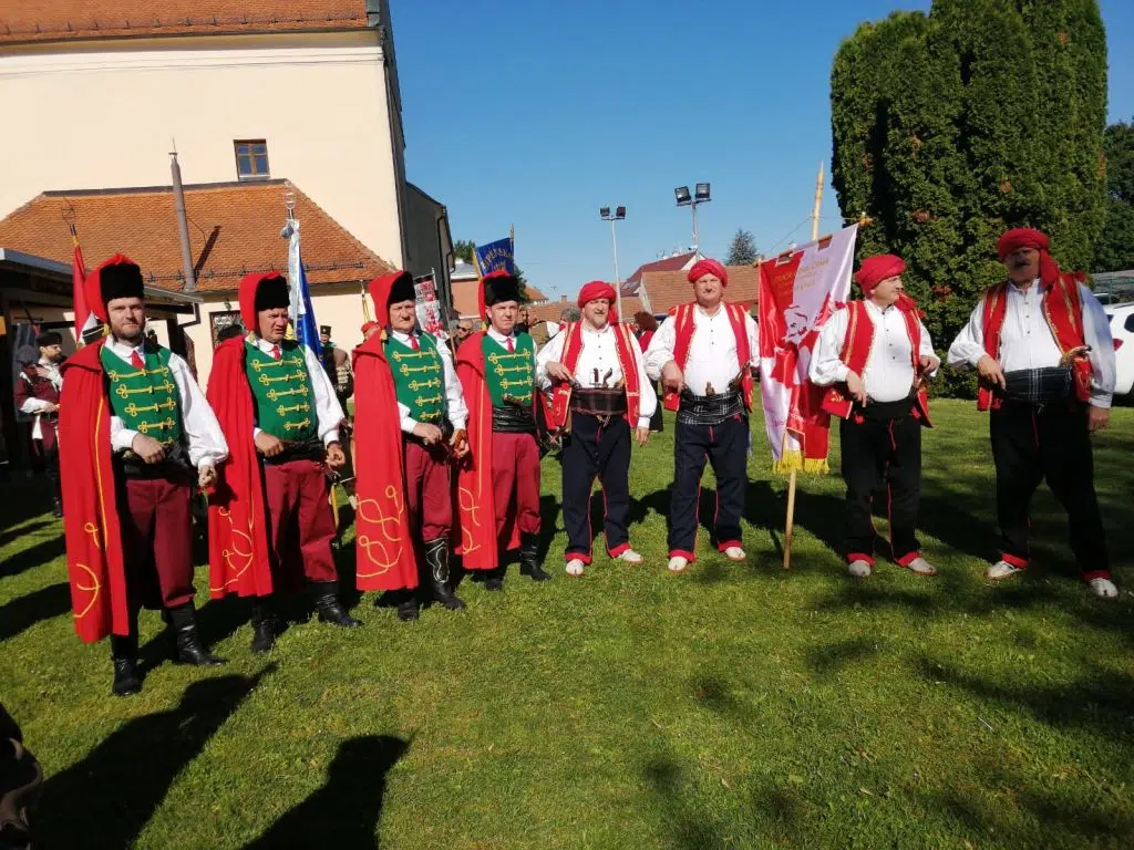 Hajdučka Družina Mijata Tomića sudjelovala u mimohodi povijesnih postrojbi u Čakovcu (foto)