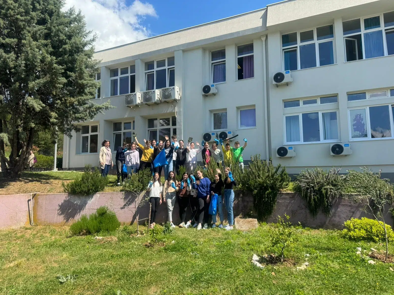 FOTO: Osnovna škola Kardinala Stepinca obilježila Dan planeta Zemlje eko-akcijom