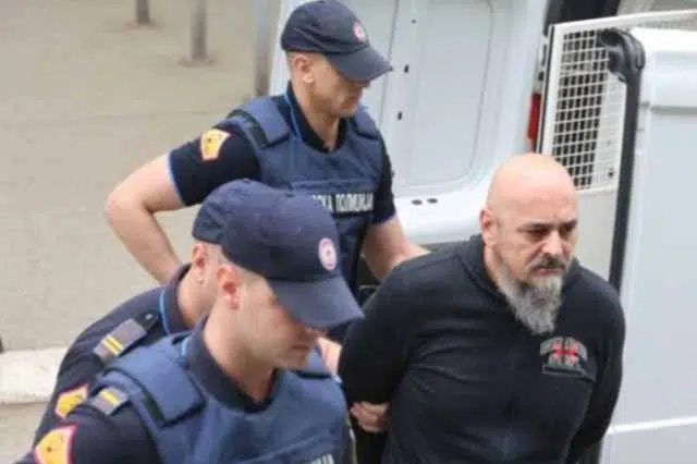 Opsadno-stanje-na-ulicama-bh-grada-Opasan-ubojica-priveden-u.jpg Opsadno Stanje Na Ulicama Bh Grada Opasan Ubojica Priveden U