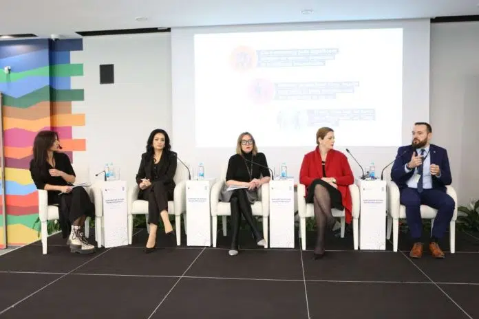 Panel rasprava o položaju žena u BiH društvu: Predsjednica Općinskog Panel Rasprava O Polozaju Zena U Bih Drustvu Predsjednica Opcinskog