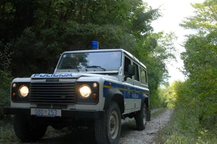 Svercovao Migrante Kod Imotskog Probio Rampu Na Granici