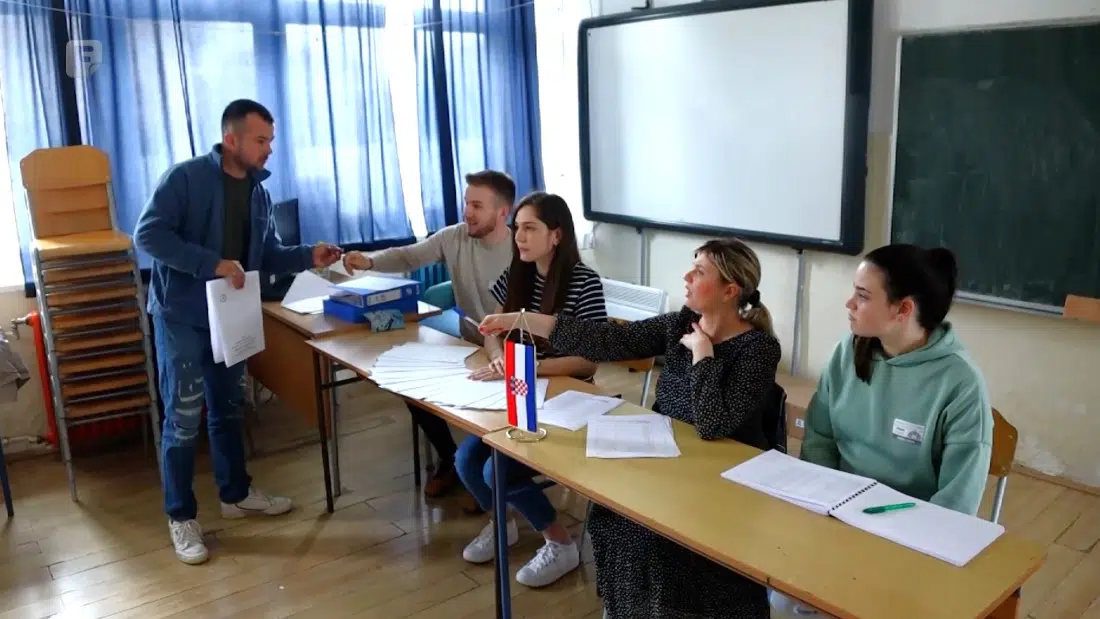 VIDEO: Četiri biračka mjesta u Livnu za Hrvatske parlamentarne izbore