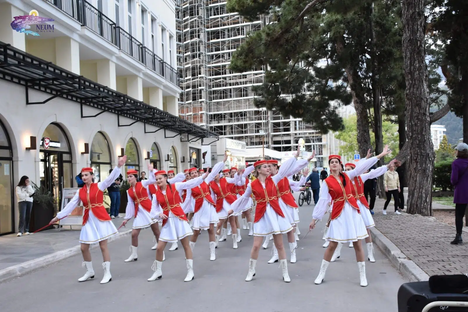 VIDEO NAJAVA| Svečani defile Neumskih mažoretkinja