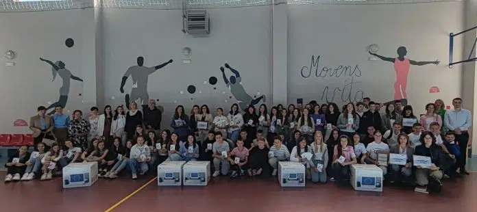 1714522569 Eu Dodijelila It Opremu Za Sest Skola U Zzh