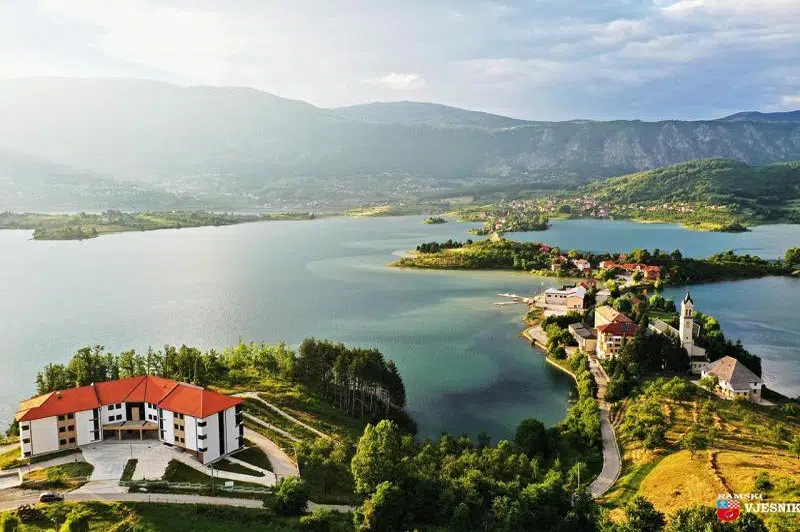 Let iznad Ramskog jezera