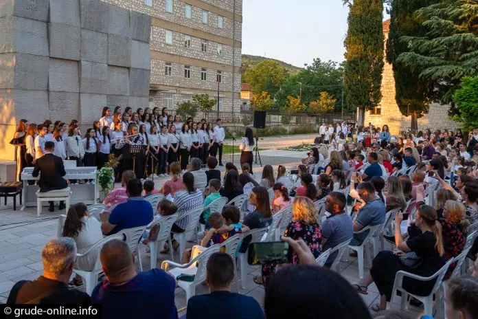 Muzička magija u Parku hrvatskih velikana u Grudama 1717181725 Muzicka Magija U Parku Hrvatskih Velikana U Grudama