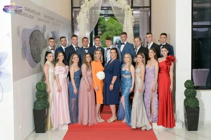 Maturalna Zabava Maturanata Srednje Skole Neum