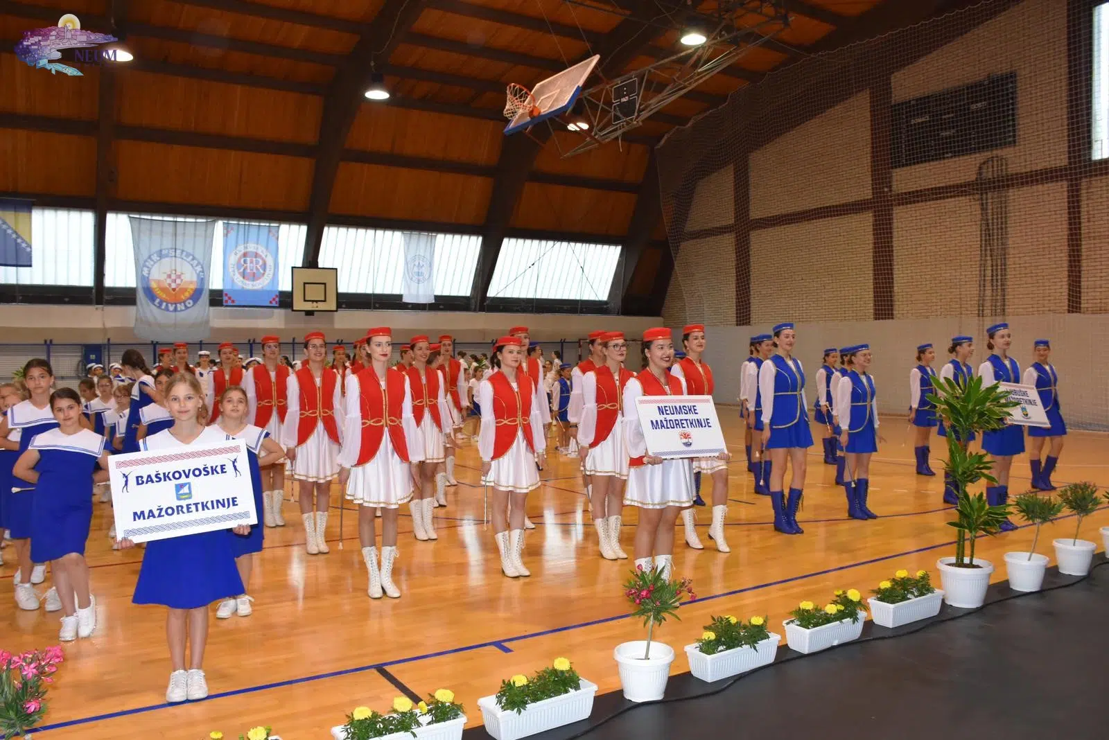 FOTO: Mažoretkinje iz Neuma gostovale na smotri u Livnu