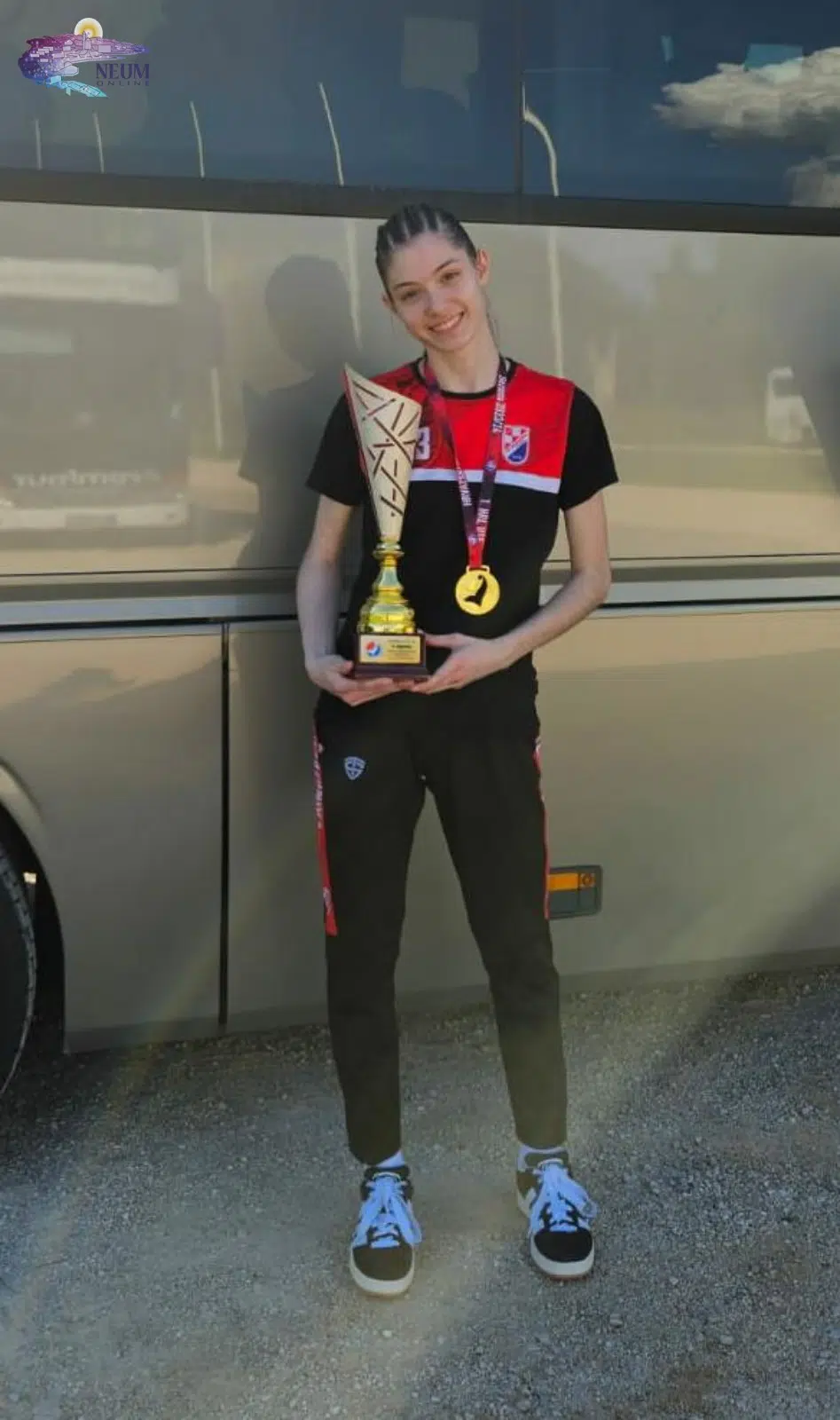 FOTO: Mia Putica iz Neuma sa svojom Dalmatinkom osvojila titulu prvakinje HRL U15