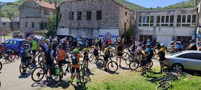 Pocela Biciklijada Iz Hutova U Spomen Na Niksu