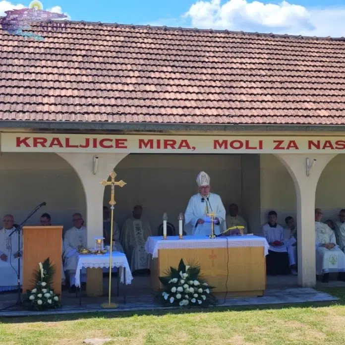 Tisuce Vjernika Slavilo Kraljicu Mira U Hrasnu