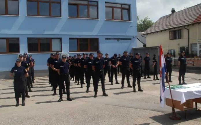 Nove uniforme će prvi dobiti pripadnici policije u HBŽ-u u Nove Uniforme Ce Prvi Dobiti Pripadnici Policije U Hbz U U