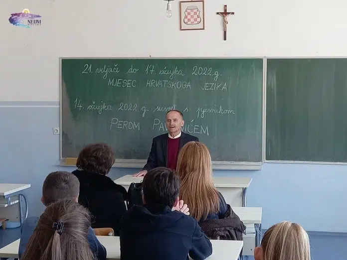 Poezija Neumskog Knjizevnika I Akademika Pere Pavlovica Prevedena Na Grcki
