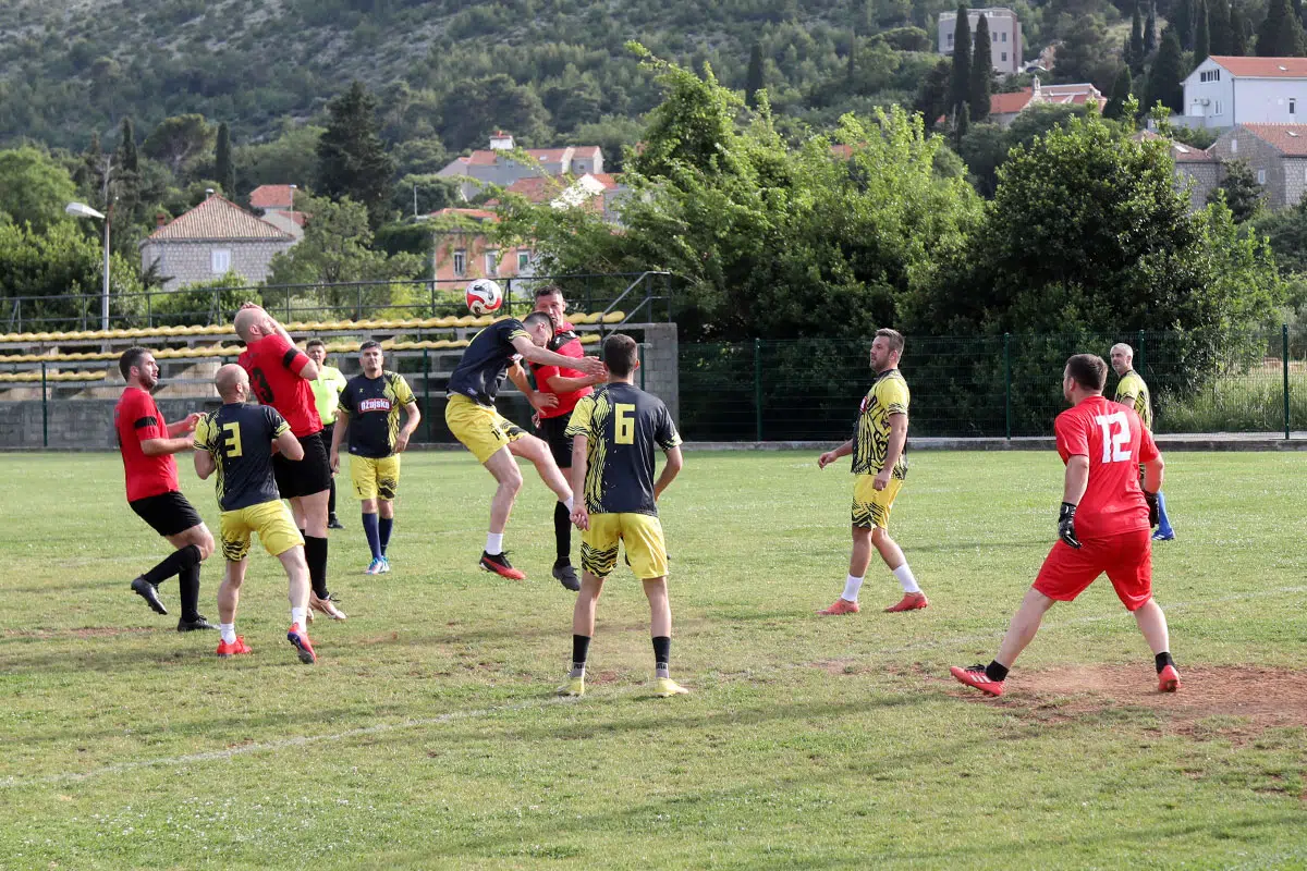 Veterani HNK Neum odigrali uzbudljivu utakmicu protiv Župe dubrovačke