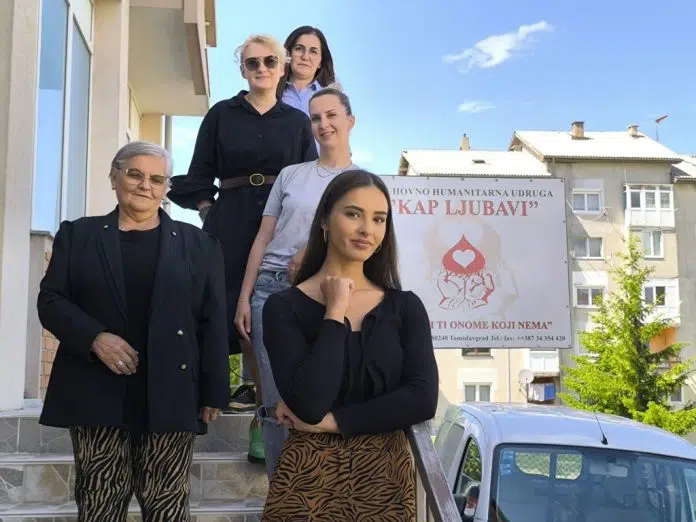 Volonterke Kapi Ljubavi Putuju U Afriku Pomagat Ce Sirotistu U
