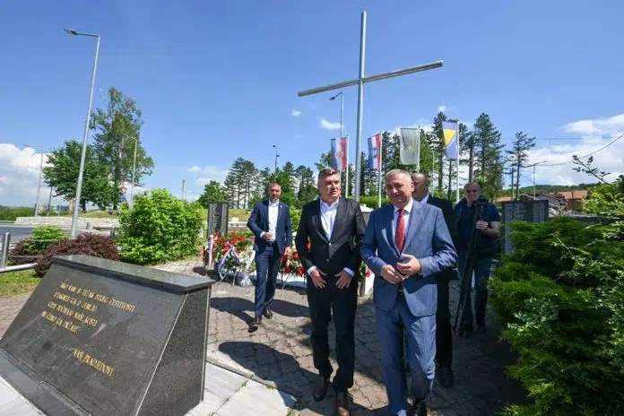 Zoran Milanovic U Tuzli Odao Pocast Pripadnicima 115 Brigade Hvo A