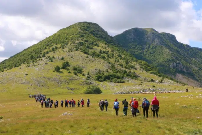 Stazom hrvatskih kraljeva hodali planinari iz Hrvatske i BiH 1717276934 Stazom Hrvatskih Kraljeva Hodali Planinari Iz Hrvatske I Bih