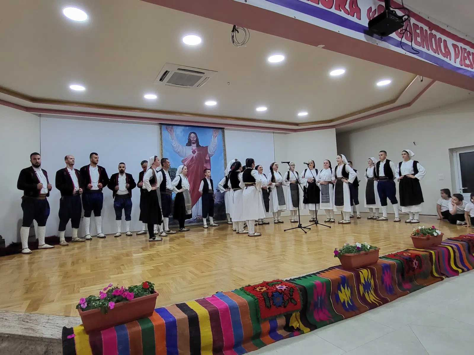 Smotra folklora ”Studenčica pjesmu nosi” održana u Studencima