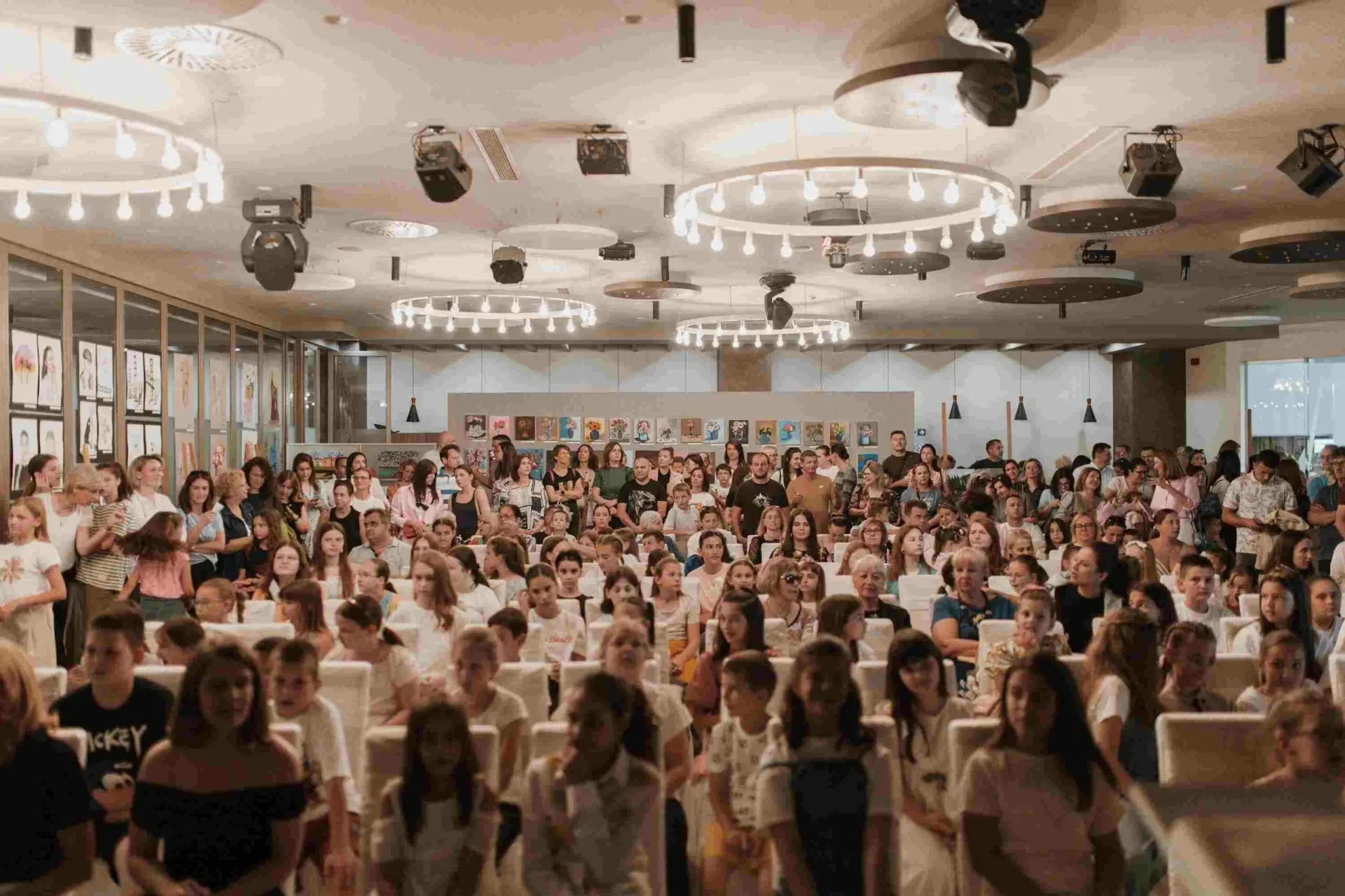 Fotografije/video: Najveća izložba slika održana u Ljubuškom