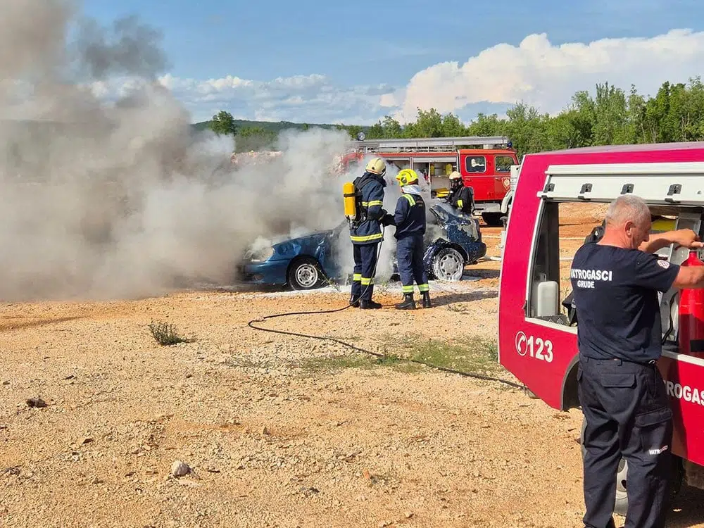 Vatrogasci izveli pokaznu vježbu i uputili apel stanovništvu ŽZH