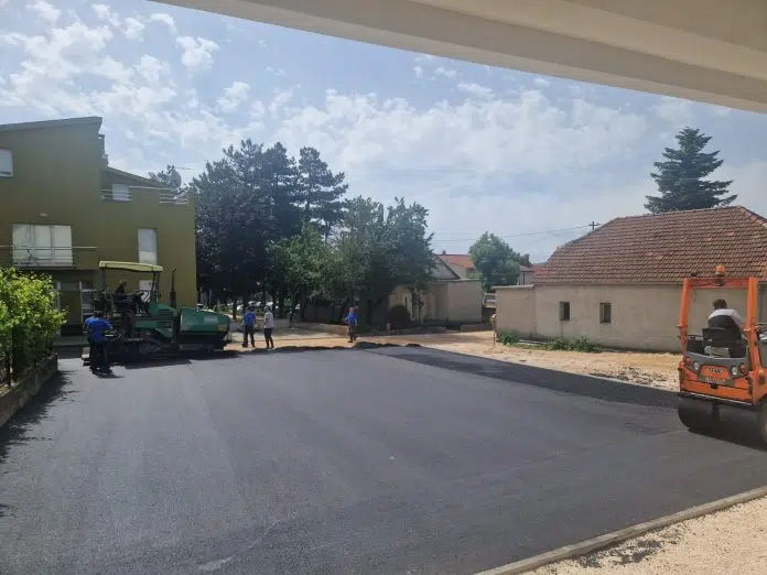 1718036546 Radovi Na Uredenju Platou Ispred Zgrade Radio Posusja I U