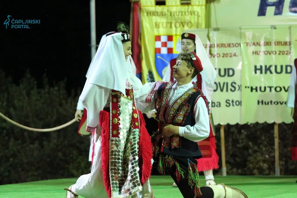 FOTOGRAFIJE: Održana tradicionalna kulturno-zabavna manifestacija “Ivanjski krijesovi” u Hutovu