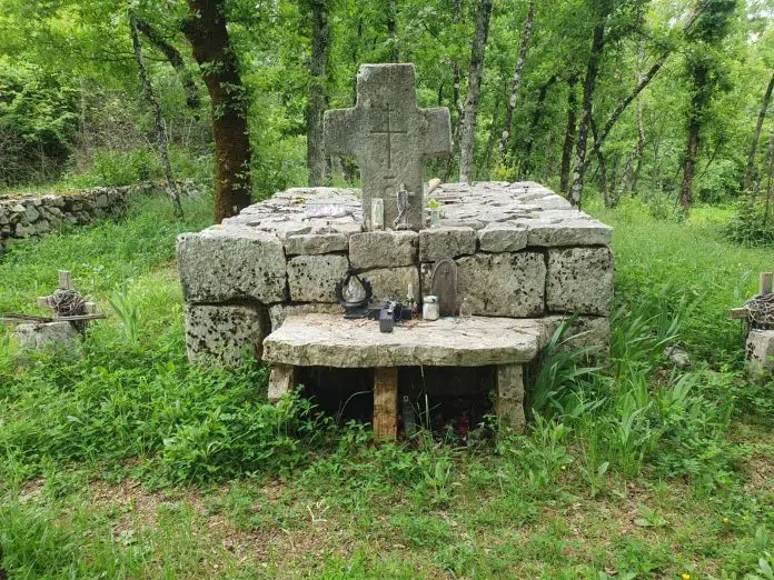 Najava: Sveta misa na grobu biskupa Ugrinovića na Stupima kod 1718748745 Najava Sveta Misa Na Grobu Biskupa Ugrinovica Na Stupima Kod