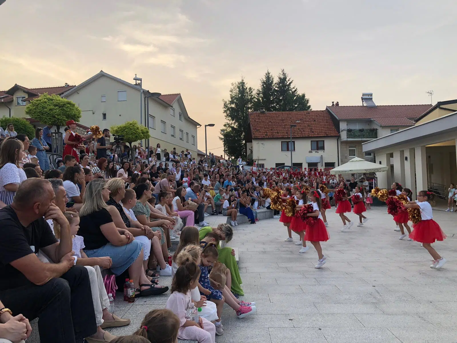 Dan glazbe u Tomislavgradu obilježen koncertima i plesom (foto/video)