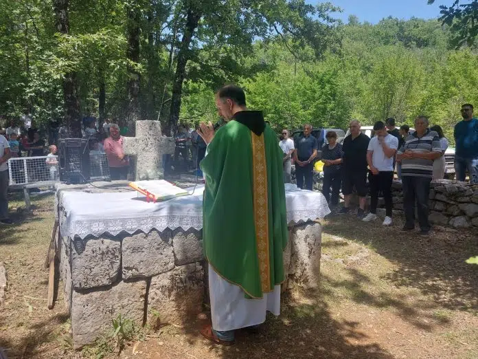 1719223843 Svetom Misom Proslavljena Na Grobu Biskupa Kod Posuskog Graca