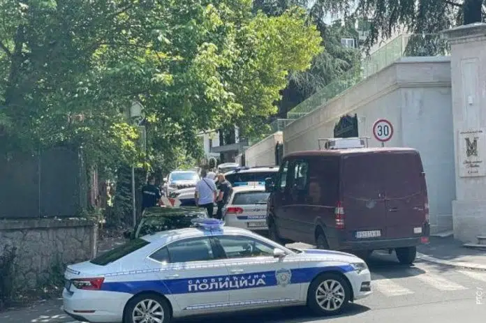 1719688978 Uzas U Beogradu Pucanj Samostrelom Pred Izraelskim Veleposlanstvom Pripadnik Zandarmerije