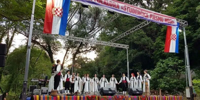 Današnji 22. Smotra folklora “Studenčica pjesmu nosi” u Studencima