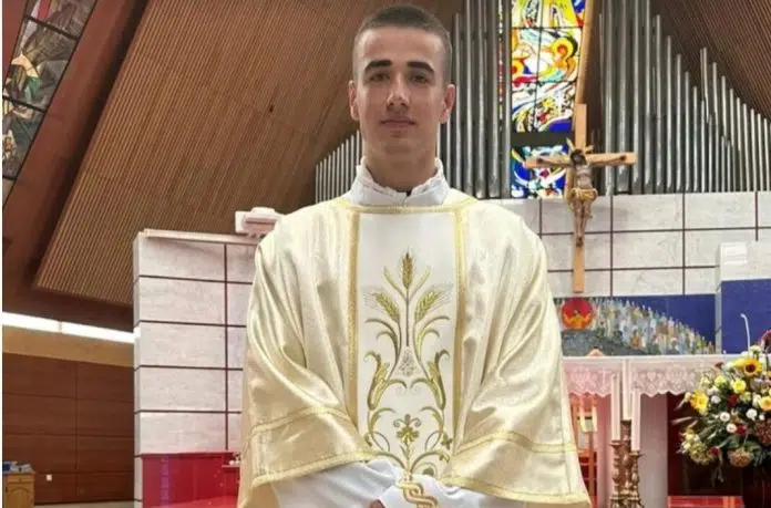Don Gabriel Pavlovic Sluzi Mladu Misu U Srpnju