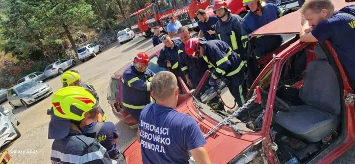 Fotografija: Vatrogasci iz Neuma održali su vježbu sa kolegama iz Fotografija Vatrogasci Iz Neuma Odrzali Su Vjezbu Sa Kolegama Iz