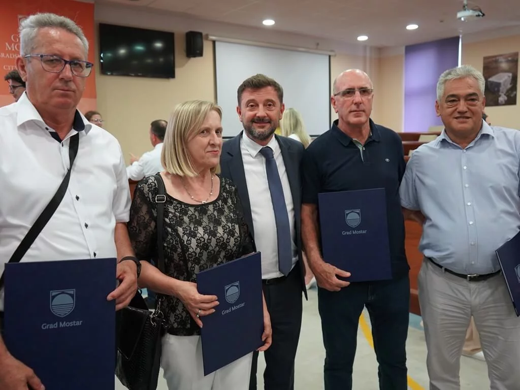 Gradonačelnik Kordić nagradio učenike generacije osnovnih i srednjih škola