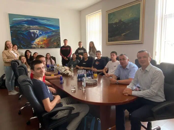 Gradonacelnik Livna Primio Pobjednicke Harmonikase Nakon Osvajanja Prvog Mjesta Na