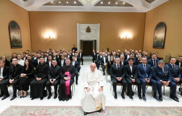 Hrvatski Nogometni Reprezentativci U Posjeti Papi U Vatikanu