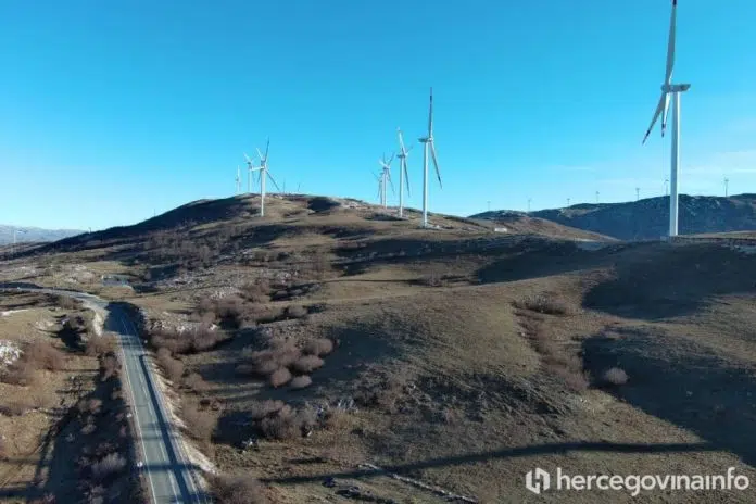 Ivovik Suti Dok Salju Reakciju Turbine Nisu Stvarno Ugasene Samo
