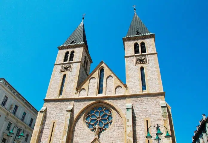 Mladici Su Ometali Svetu Misu U Sarajevskoj Katedrali