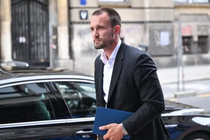 NACIONAL OTKRIVA: Erlić dodijelio novac fratri 'Čovićevog' brata koji opstruira Nacional Otkriva Erlic Dodijelio Novac Fratri Covicevog Brata Koji Opstruira