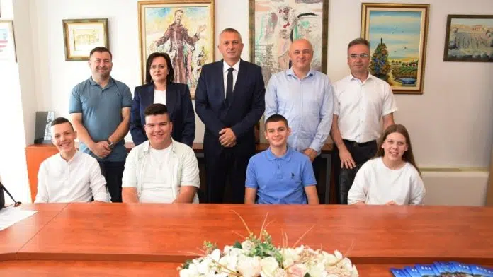 Nagrade Općine Čitluk za učenike generacije Nagrade Opcine Citluk Za Ucenike Generacije