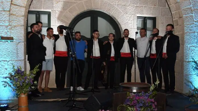 Nastup Sedam Klapa Na Humanitarnom Koncertu „Klape Na Krsu