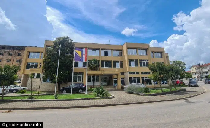 Nudi se novi kolektivni ugovor za djelatnike osnovnih škola sa Nudi Se Novi Kolektivni Ugovor Za Djelatnike Osnovnih Skola Sa