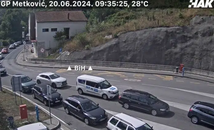 Pocele Guzve Na Granicnim Prijelazima Vozila Cekaju I Do 30