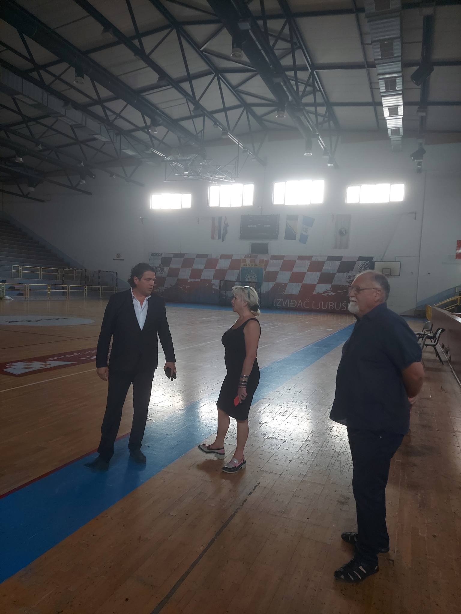 Može biti slika sljedećeg: 3 ljudi