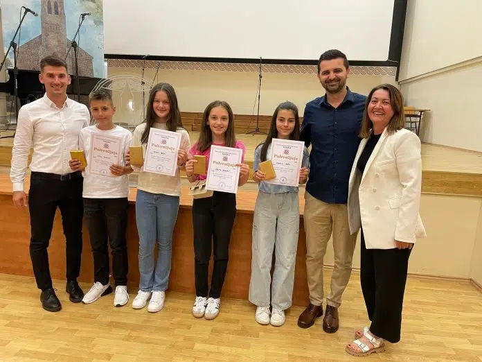 Svecano Obiljezen Dan Skole Ivana Mazuranica U Posusju Ucenica Generacije