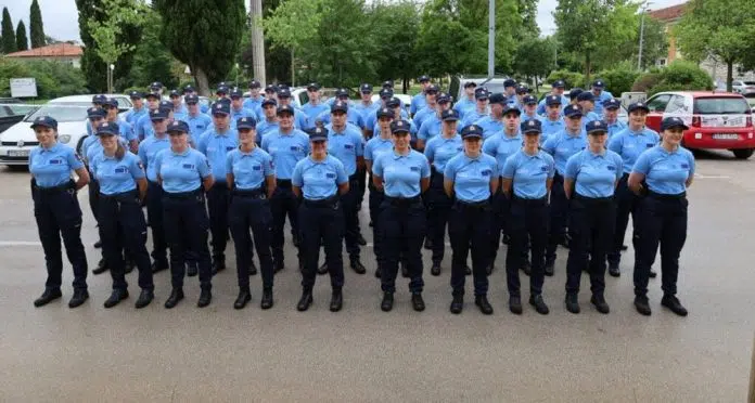 Svecano Prisegnulo 63 Kadeta I Kadetkinja U Ljubuskom