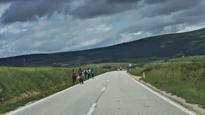 Veliki broj vjernika na putu prema svetom Anti u Šujicu Veliki Broj Vjernika Na Putu Prema Svetom Anti U Sujicu