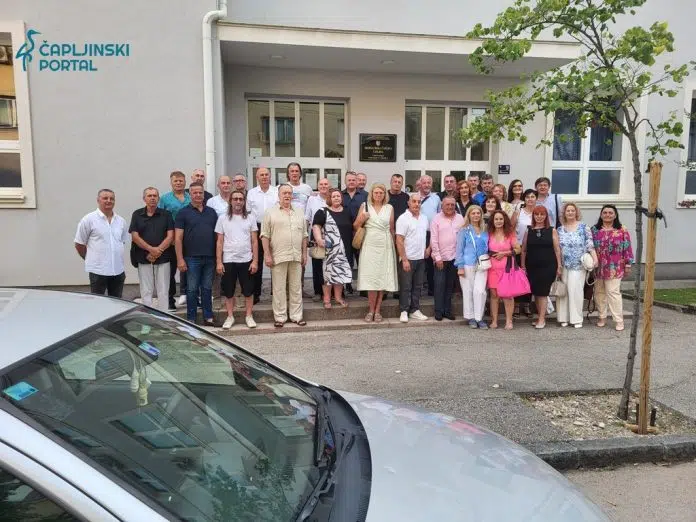 1720737448 Foto Capljinski Maturanti Ponovo Zajedno Nakon 40 Godina –